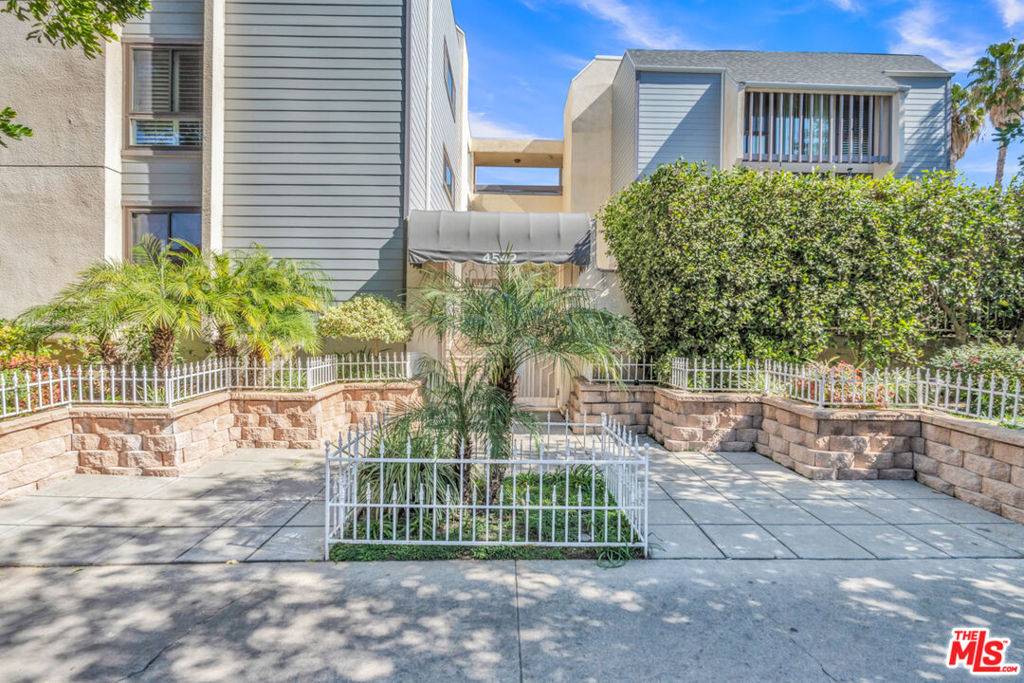 Sherman Oaks, CA 91403,4542 Willis AVE #202