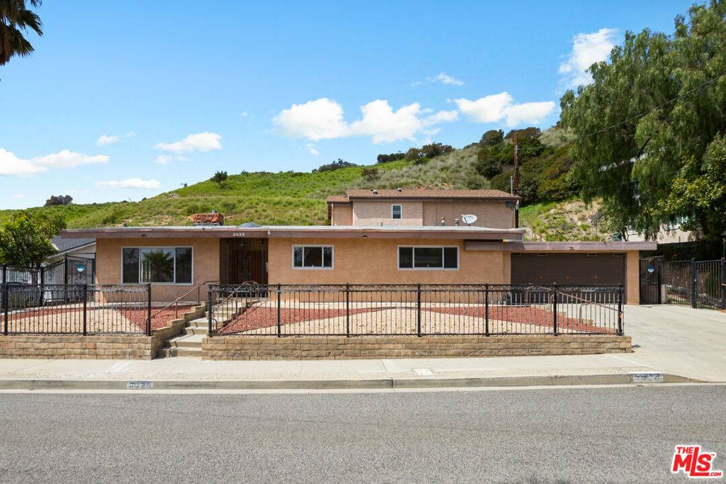 Burbank, CA 91504,3029 Trudi LN