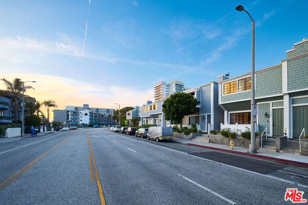 Marina Del Rey, CA 90292,3602 Via Dolce