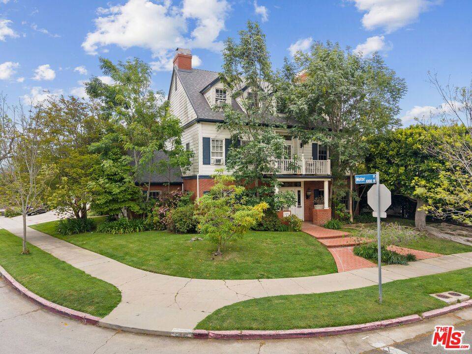 Los Angeles, CA 90064,2802 Forrester DR