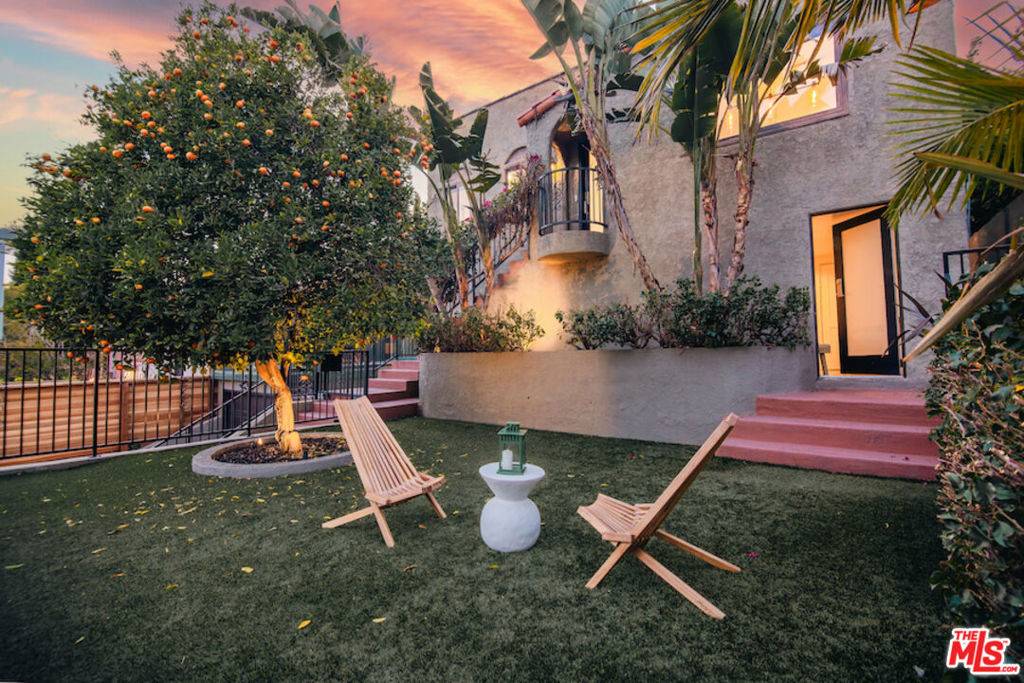 Los Angeles, CA 90026,851 Tularosa DR