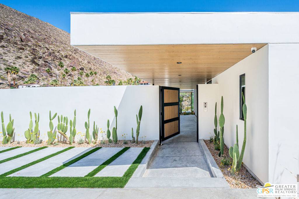 Palm Springs, CA 92264,310 W Crestview DR