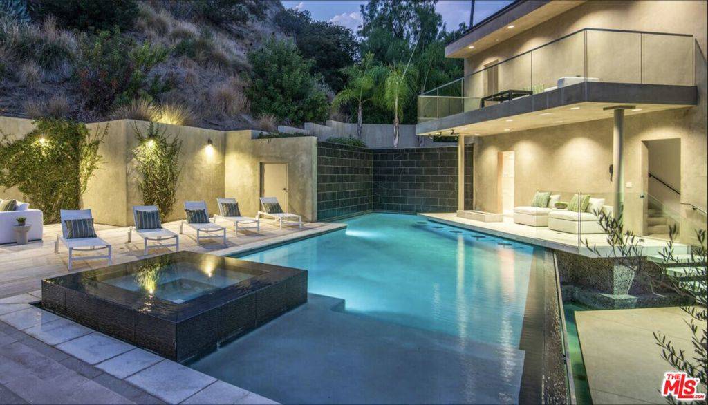 Los Angeles, CA 90046,7801 Hillside AVE