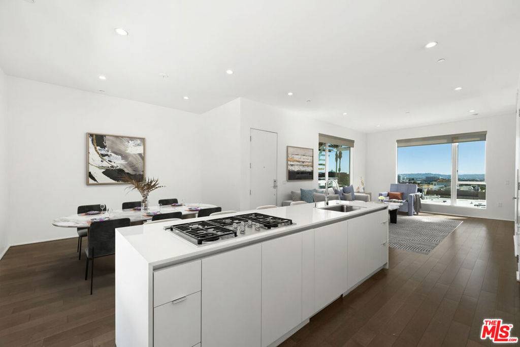 West Hollywood, CA 90069,935 N San Vicente BLVD #6