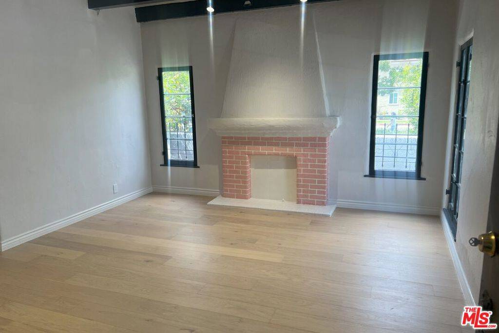 Los Angeles, CA 90048,6236 Orange ST