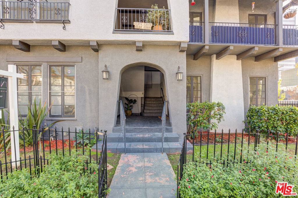 Los Angeles, CA 90048,6236 Orange ST