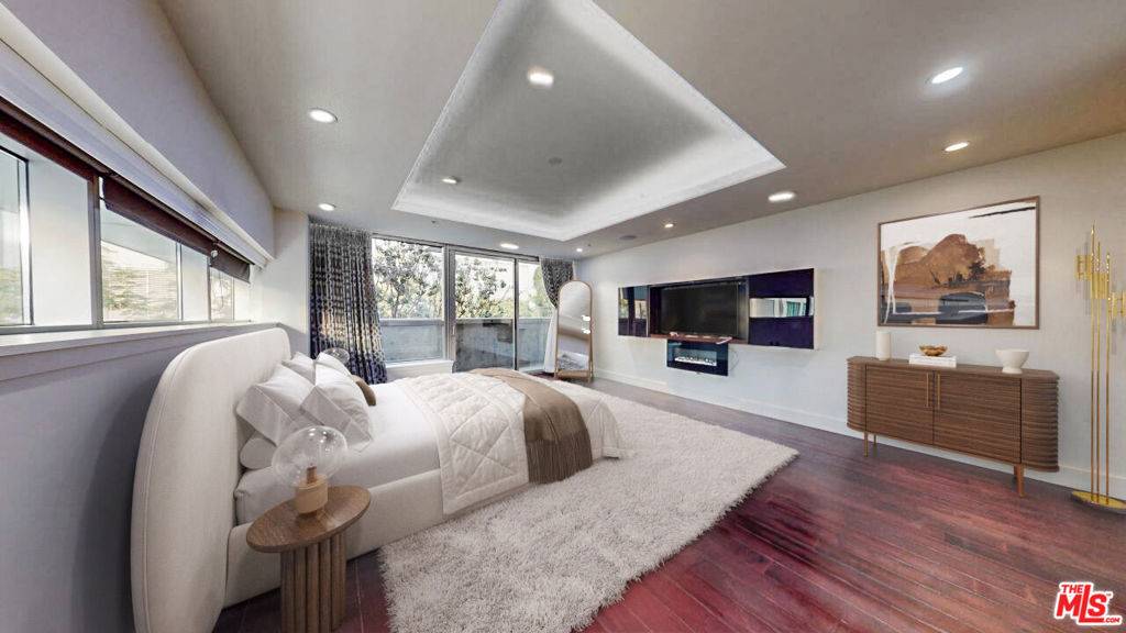 Los Angeles, CA 90015,1155 S Grand AVE #105