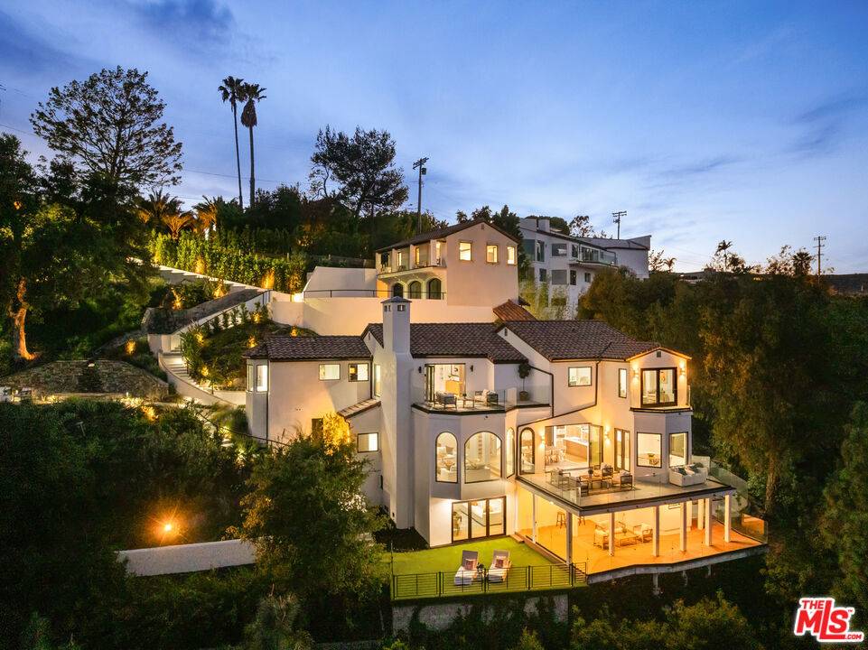 Beverly Hills, CA 90210,1648 Summitridge