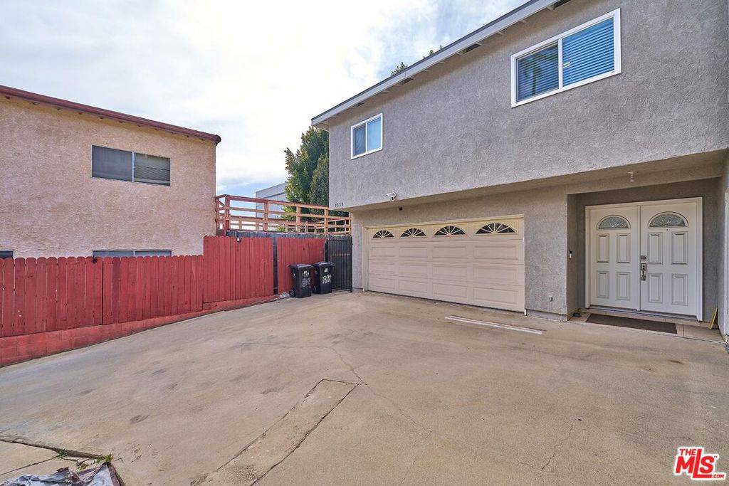 Los Angeles, CA 90026,1337 Douglas ST