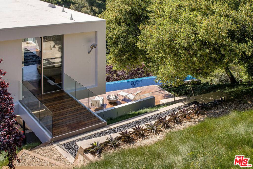 Beverly Hills, CA 90210,9727 Oak Pass RD
