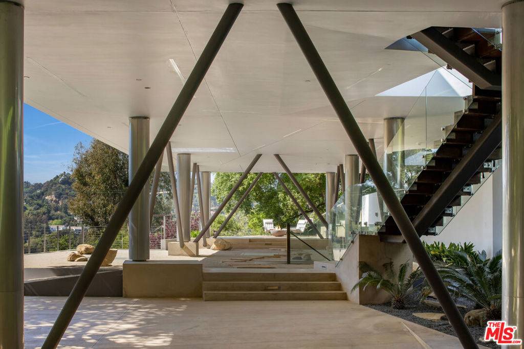 Beverly Hills, CA 90210,9727 Oak Pass RD