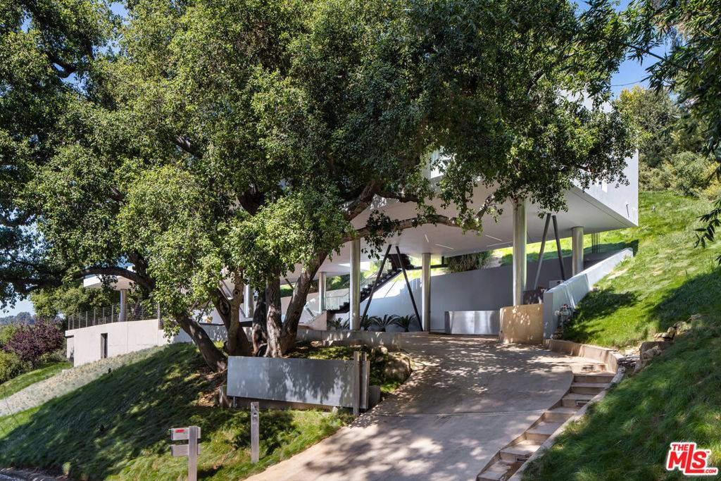 Beverly Hills, CA 90210,9727 Oak Pass RD