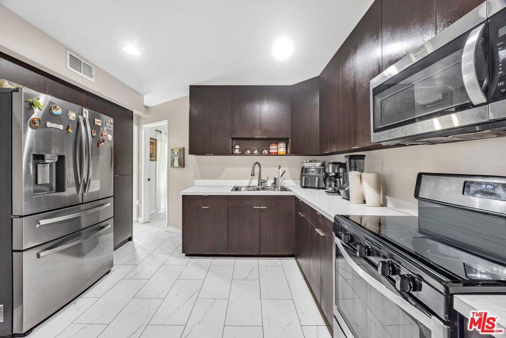 Panorama City, CA 91402,8800 Kester AVE #108