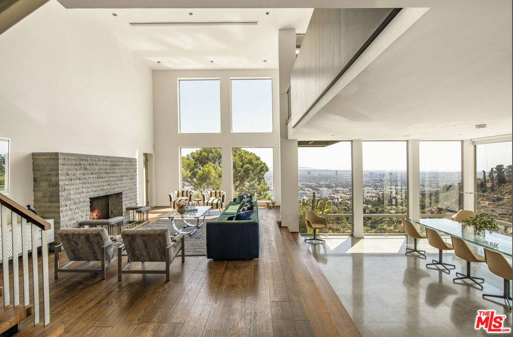 Los Angeles, CA 90068,2178 Castilian DR