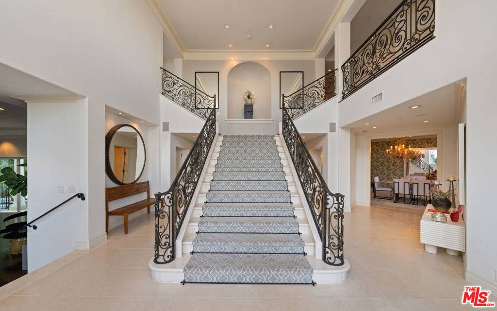 Beverly Hills, CA 90210,1404 Dawnridge DR
