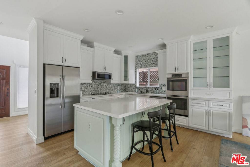 Chatsworth, CA 91311,9230 Lakeview TER