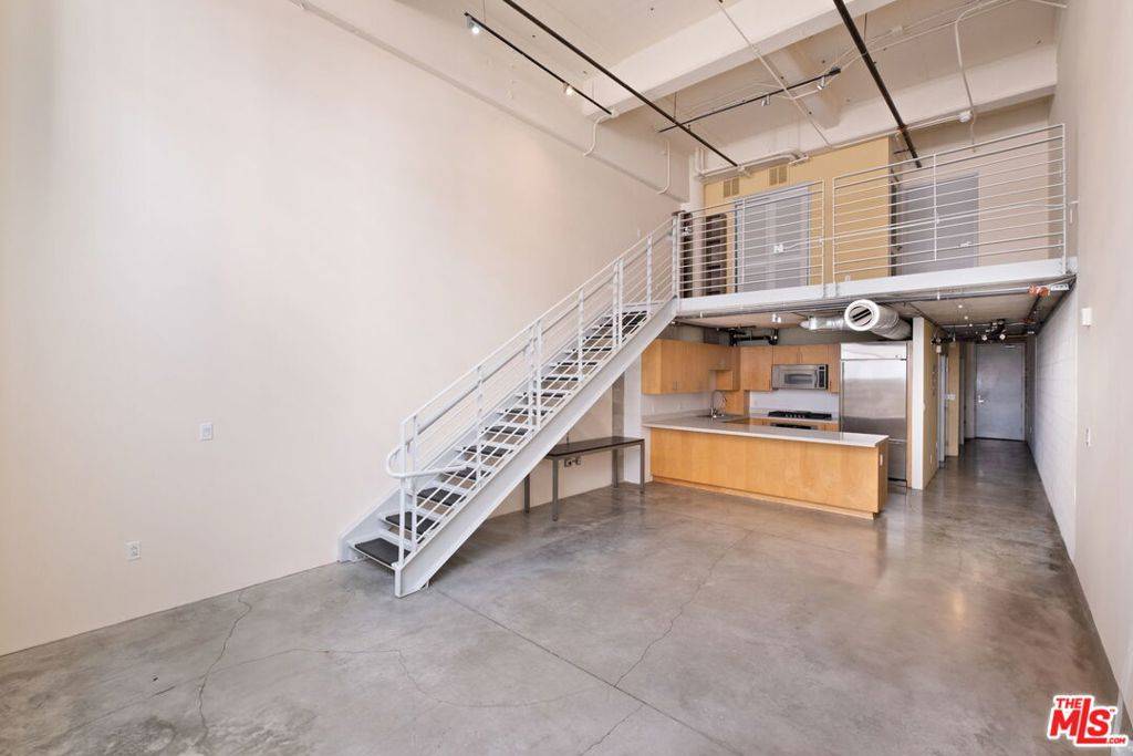 Los Angeles, CA 90015,1130 S Flower ST #118