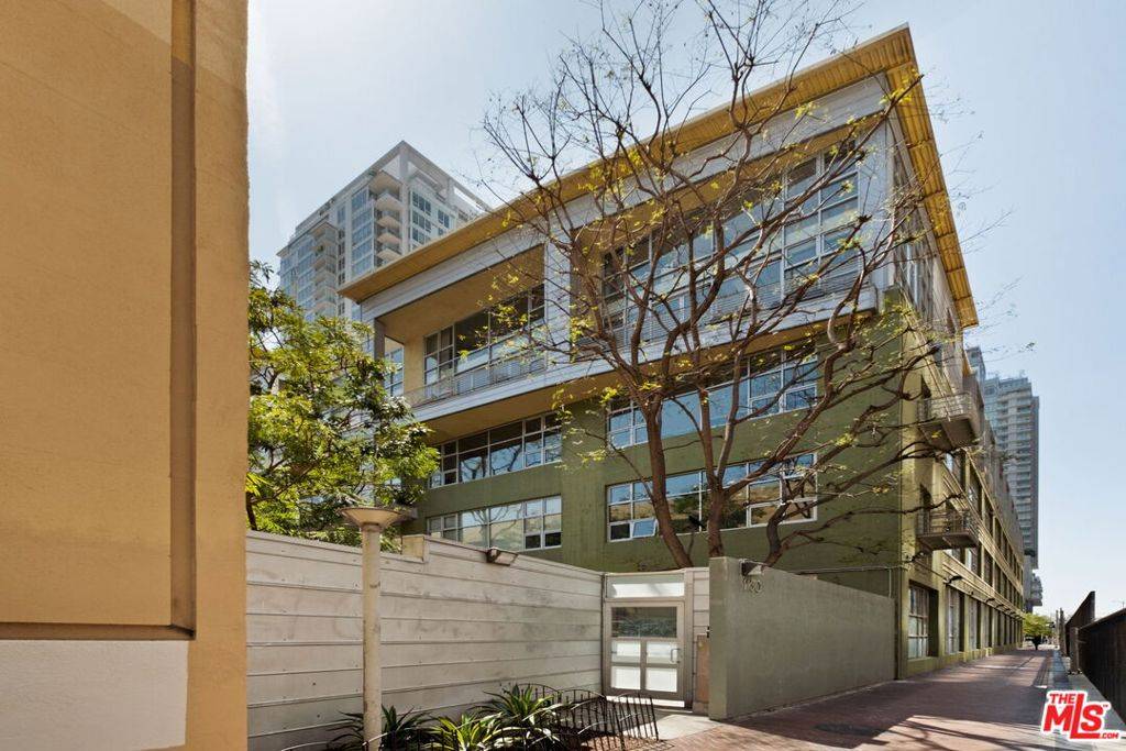 Los Angeles, CA 90015,1130 S Flower ST #118