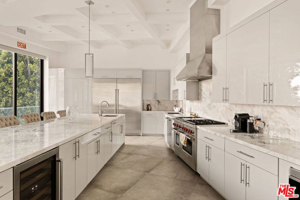 Los Angeles, CA 90068,6181 Temple Hill DR