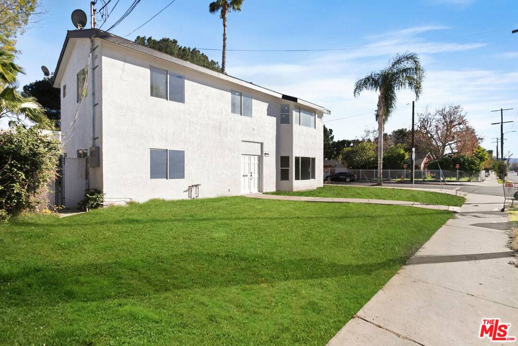 Reseda, CA 91335,7902 Tampa AVE