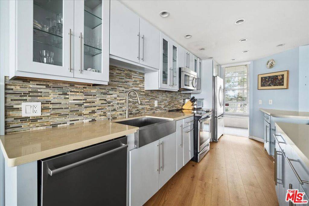 Marina Del Rey, CA 90292,4335 Marina City DR #346