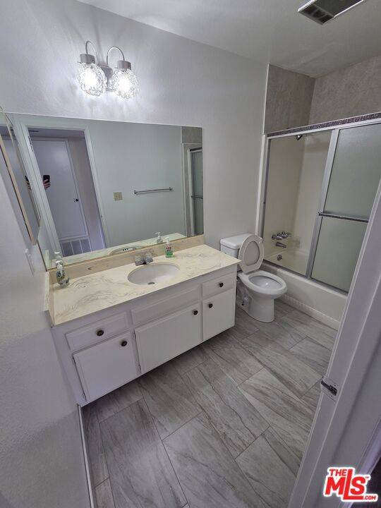 Lawndale, CA 90260,4438 W 167th ST