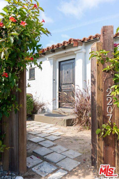 Santa Monica, CA 90405,2207 23rd ST
