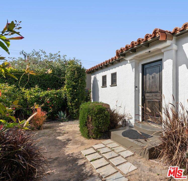 Santa Monica, CA 90405,2207 23rd ST