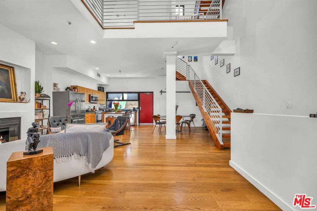 Venice, CA 90291,815 HAMPTON DR #5B