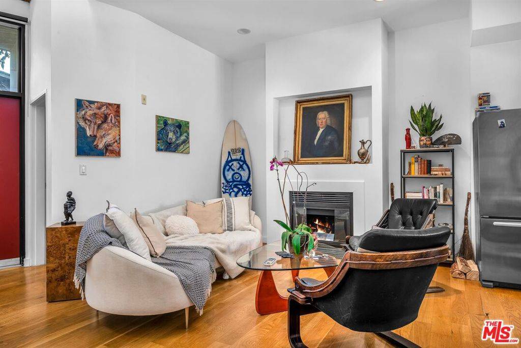 Venice, CA 90291,815 HAMPTON DR #5B