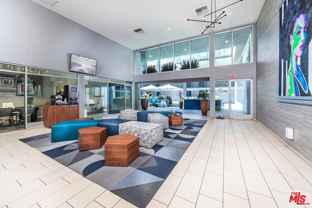 Long Beach, CA 90802,245 PINE AVE #621