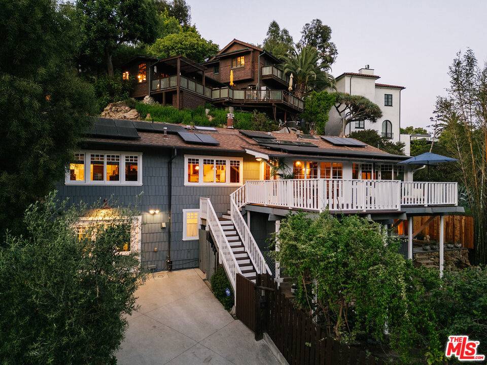 Los Angeles, CA 90068,1954 Pinehurst RD