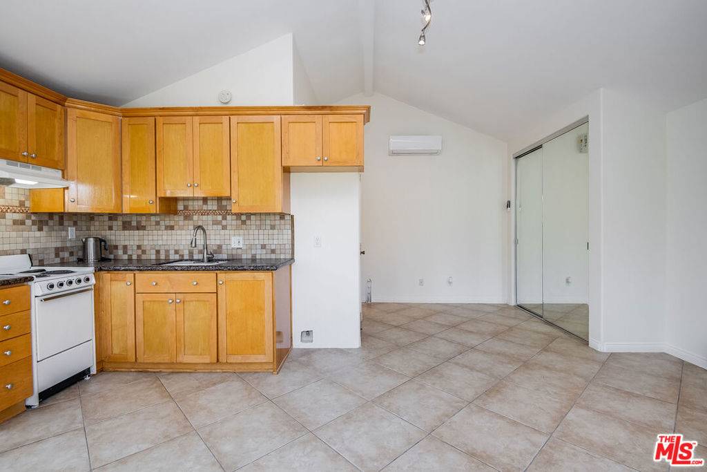Woodland Hills, CA 91367,5724 Oakdale AVE
