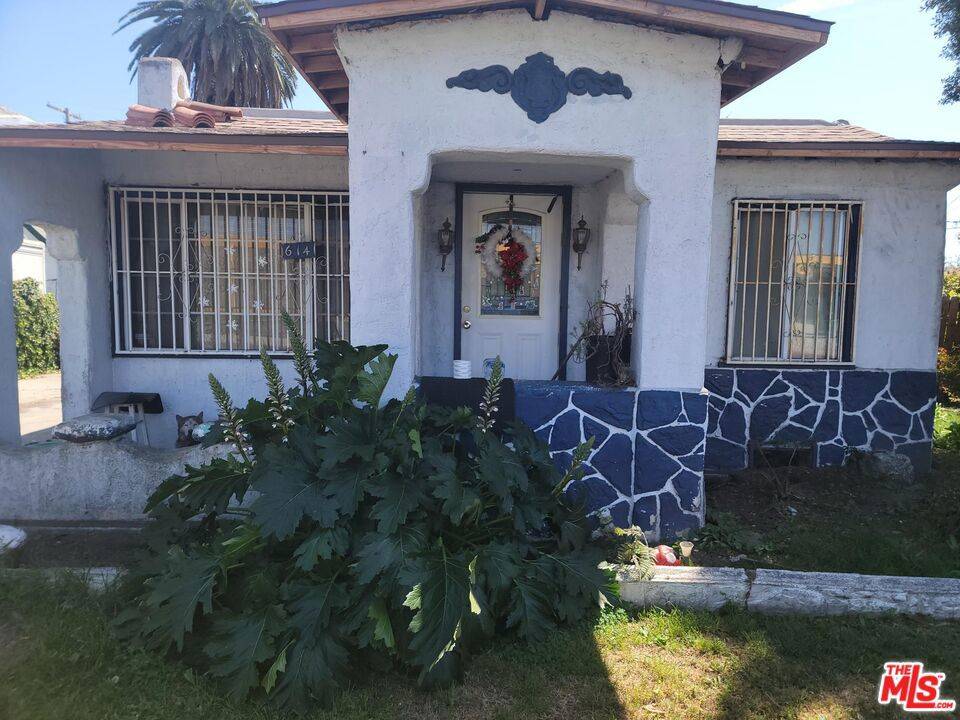 Compton, CA 90220,614 W Poplar ST