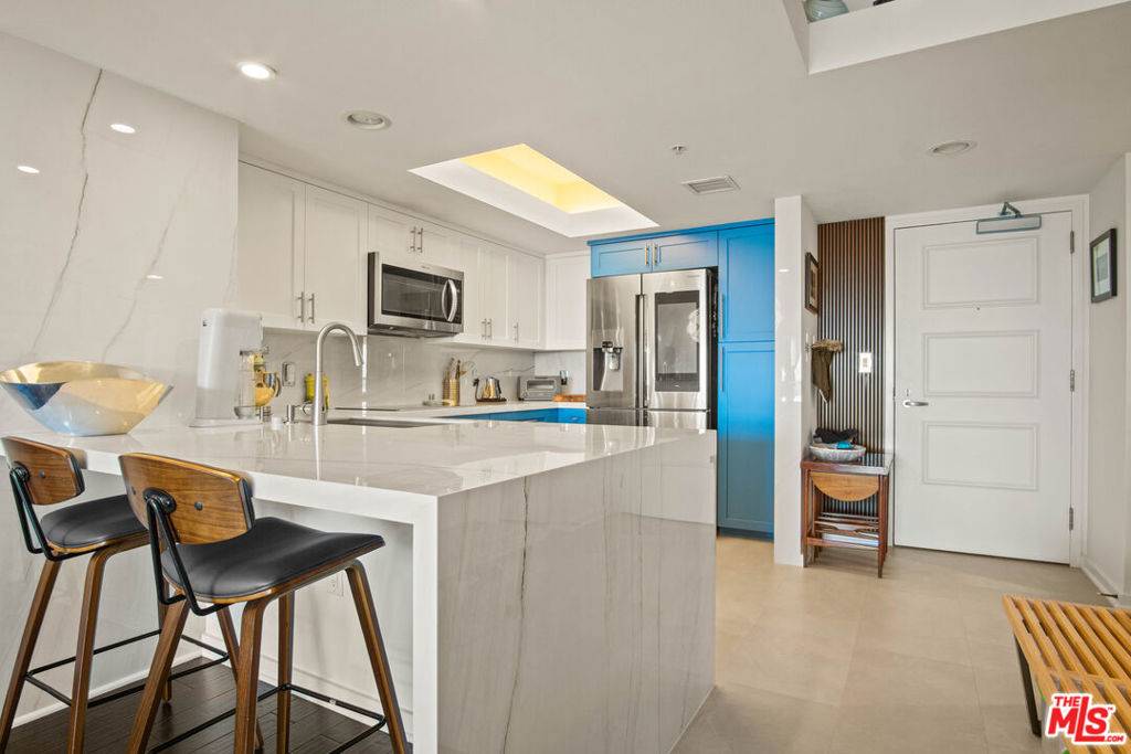 Marina Del Rey, CA 90292,13700 Marina Pointe DR #809