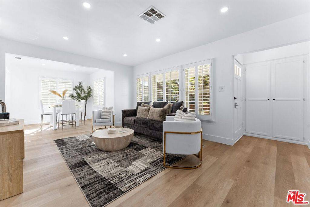 Encino, CA 91436,5266 Forbes AVE