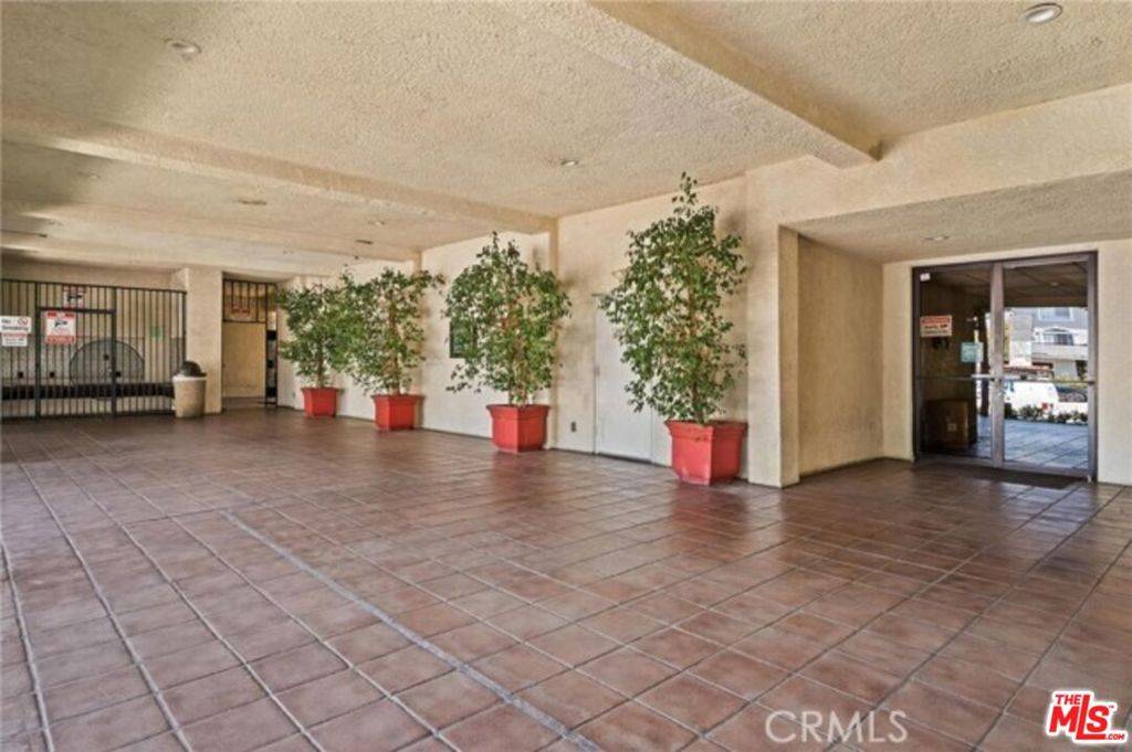 Encino, CA 91316,5460 White Oak AVE #K107