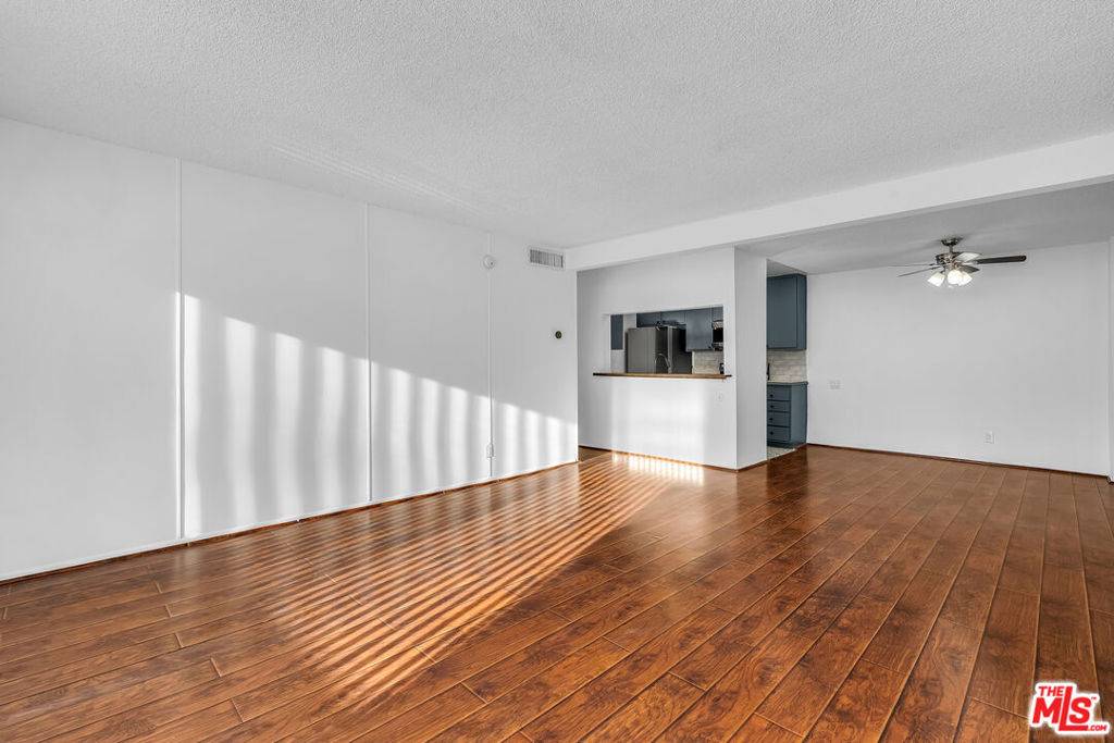 Encino, CA 91316,5460 White Oak AVE #K107