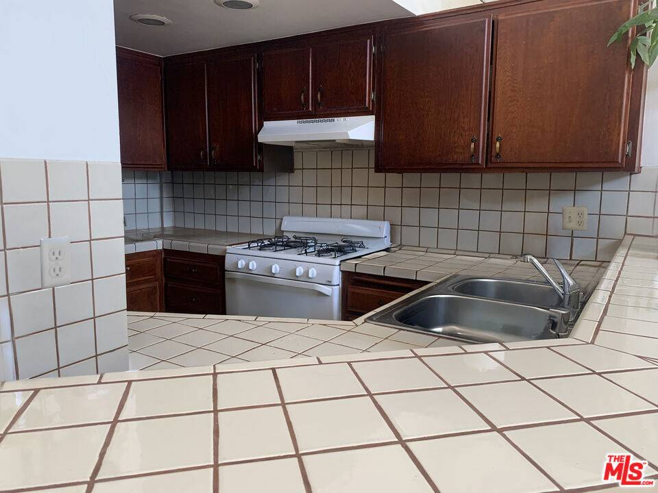 Los Angeles, CA 90025,11767 Iowa AVE #9