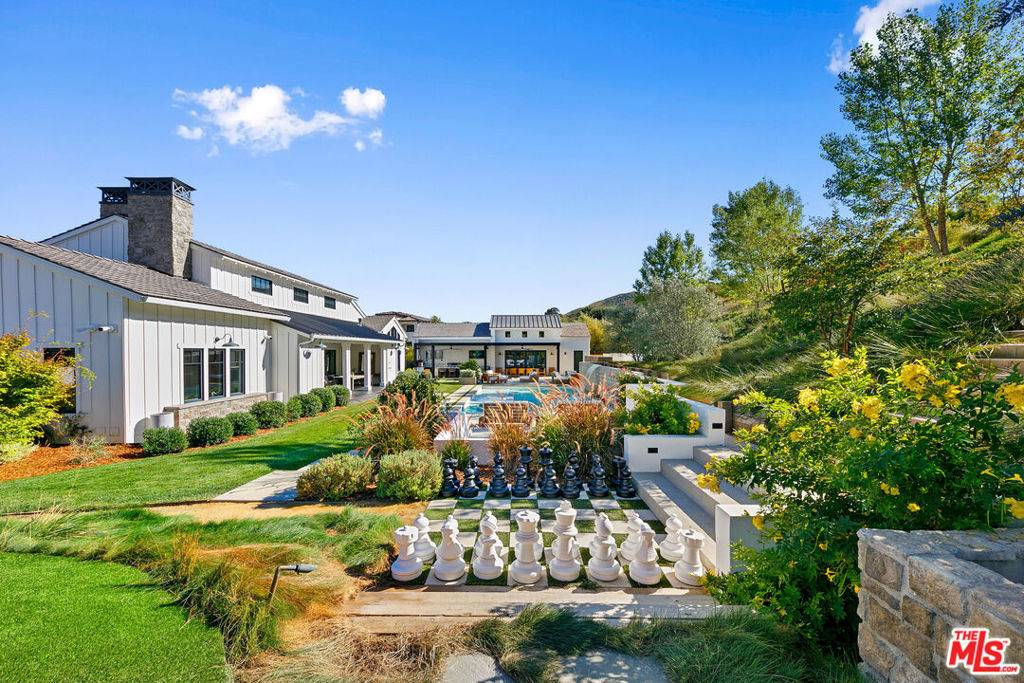 Agoura Hills, CA 91301,27453 Park Vista RD