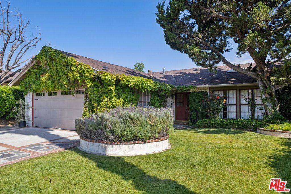 Agoura Hills, CA 91301,29429 Trailway LN