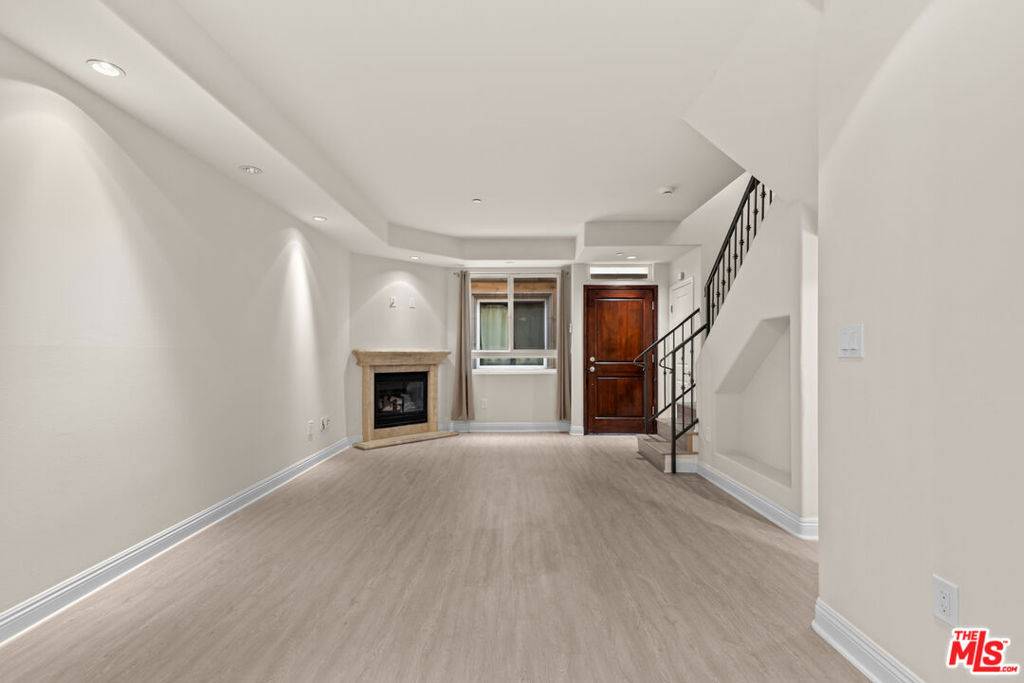 North Hollywood, CA 91601,11323 Huston ST #7
