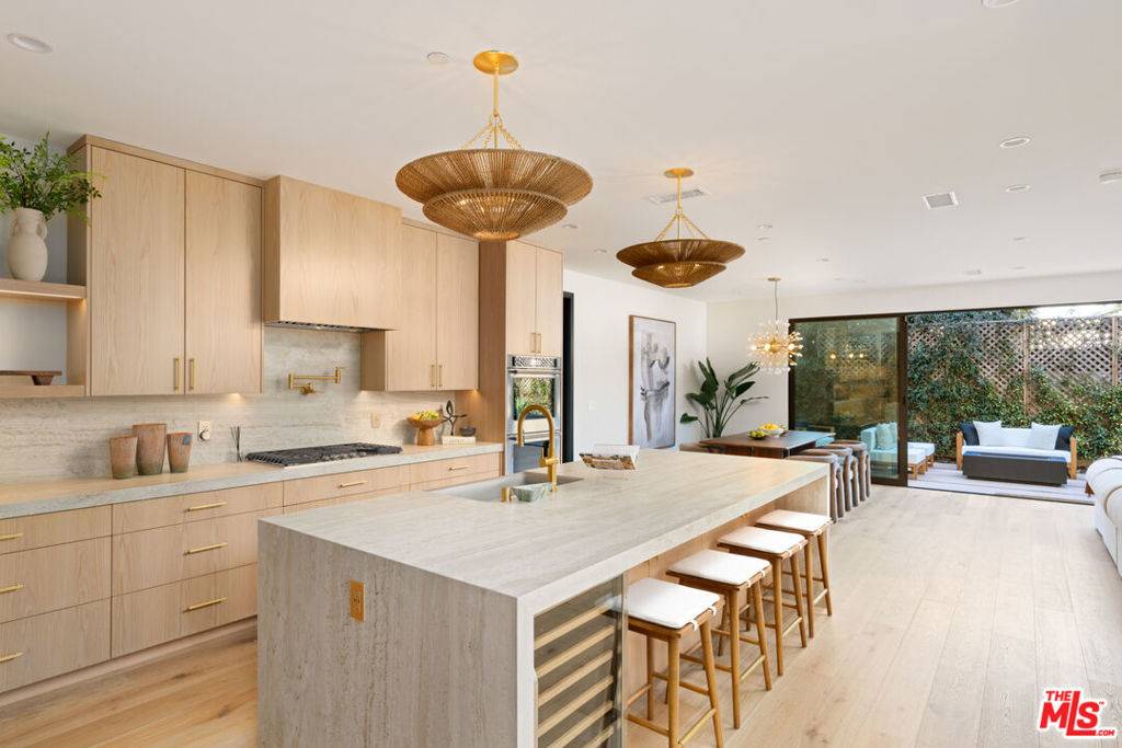 Venice, CA 90291,1008 Oakwood AVE