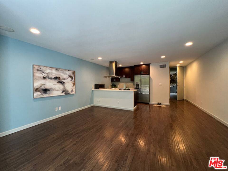 Los Angeles, CA 90068,1920 N Hillcrest RD #4