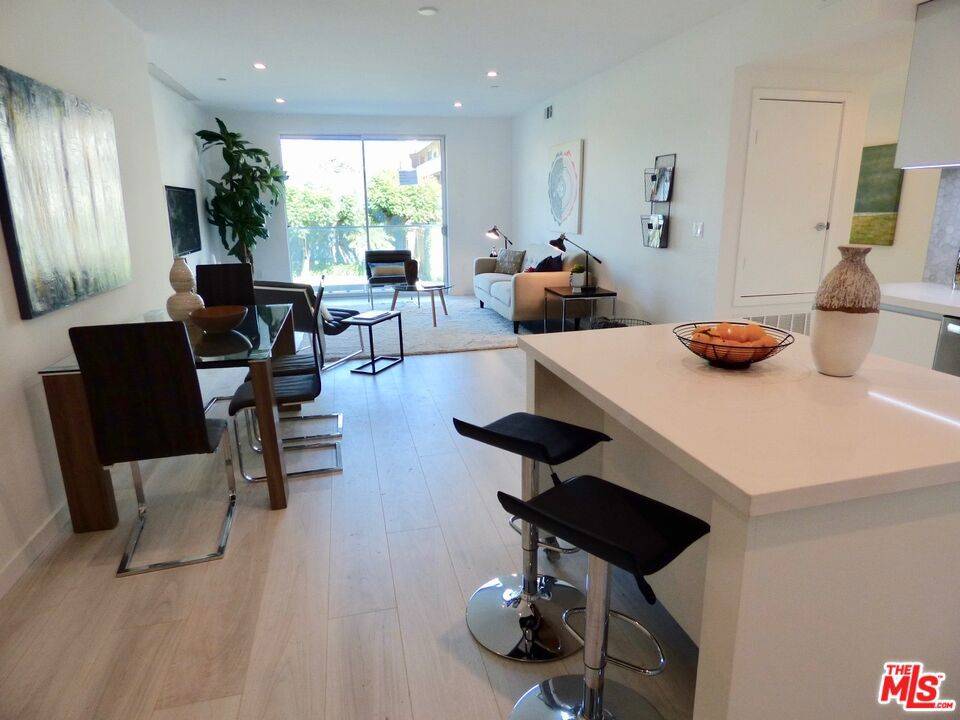 Los Angeles, CA 90025,1731 FEDERAL AVE #204