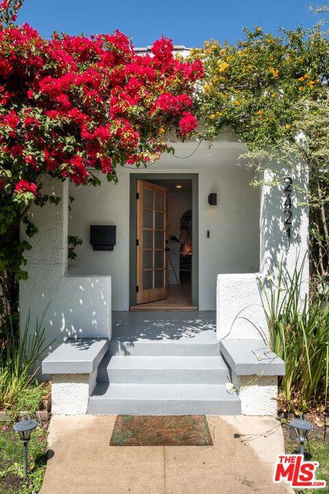 Los Angeles, CA 90016,2421 S Orange DR