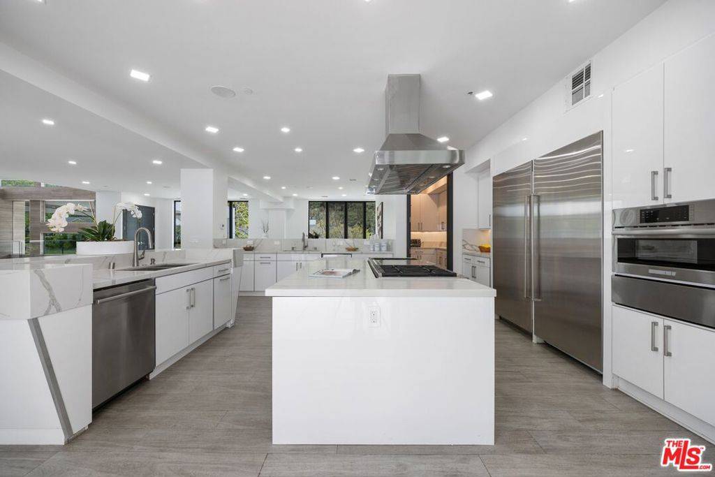 Encino, CA 91436,4230 Valley Meadow RD