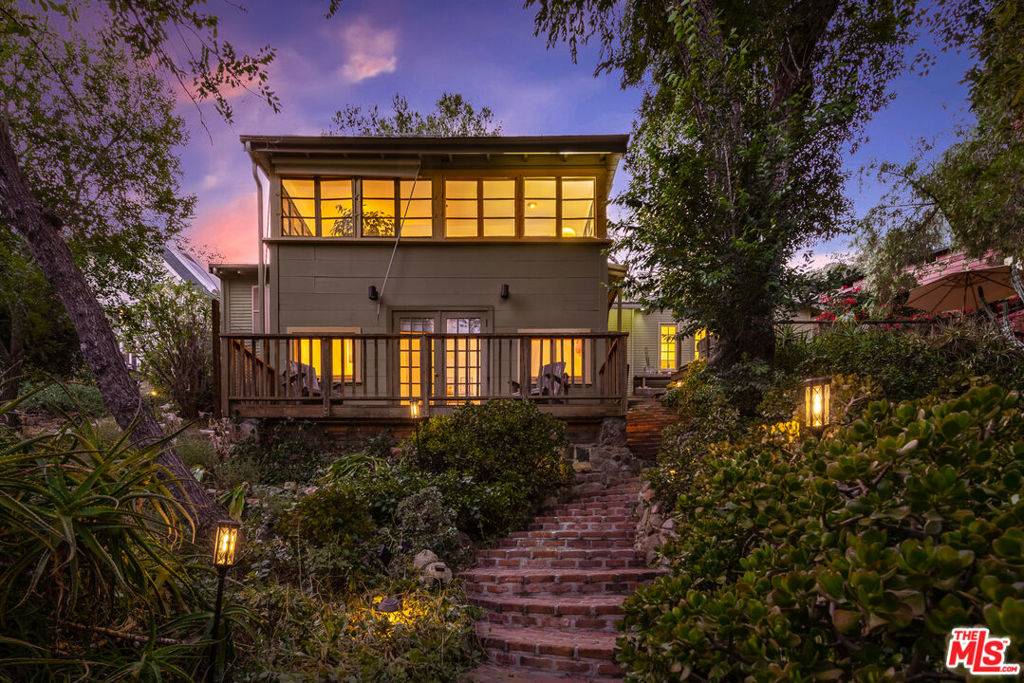 Topanga, CA 90290,913 Fernwood Pacific DR