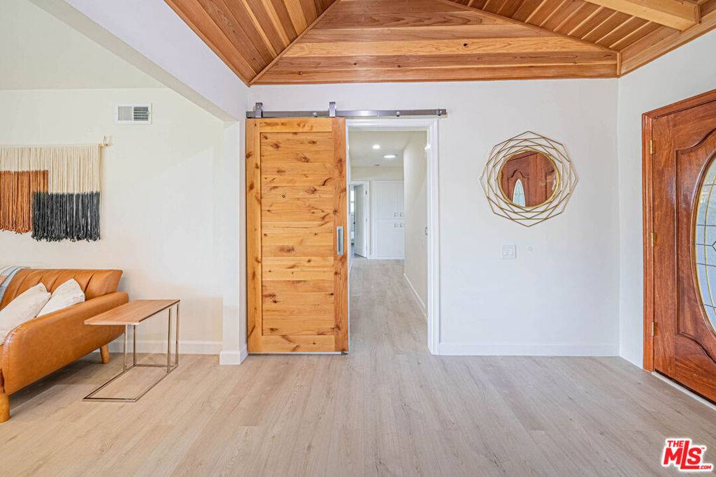 La Crescenta, CA 91214,2620 Sea Pine LN