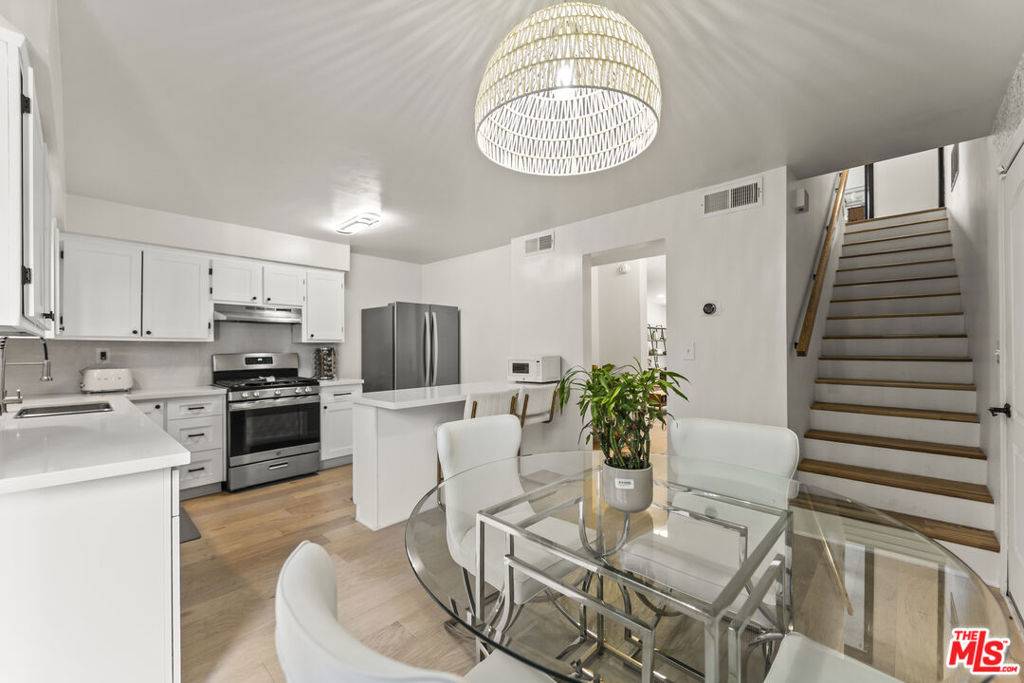 North Hollywood, CA 91601,10854 Morrison ST #2